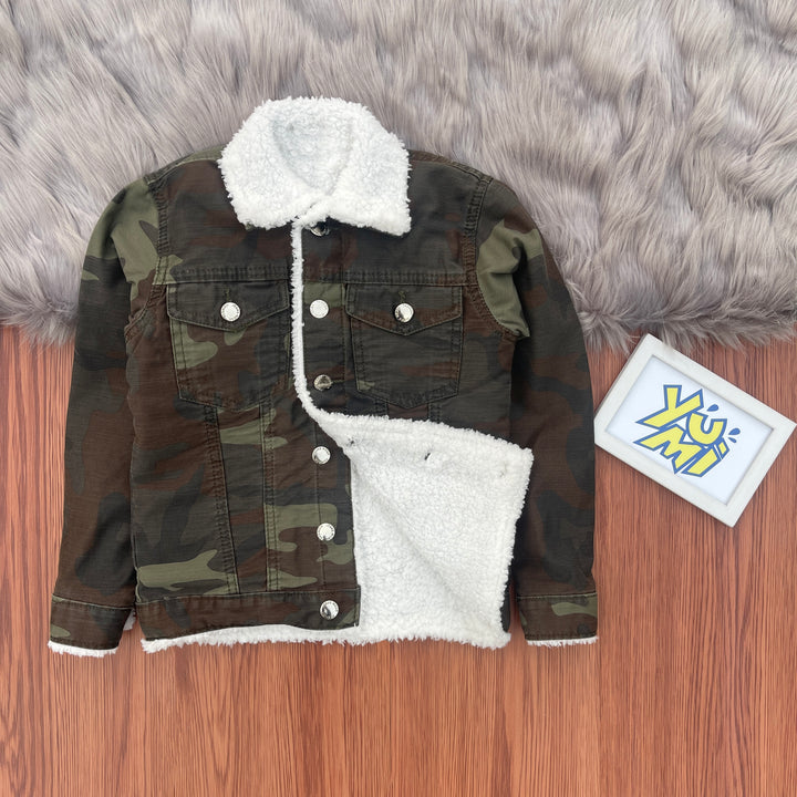 Commander in Camo: Boys' Camouflage Jacket with Cozy Fur Lining - YUMI.PK