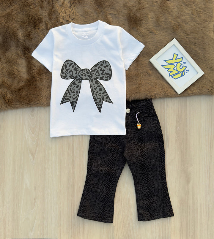 Girls' white t-shirt with leopard print bow paired with black snake print pants 